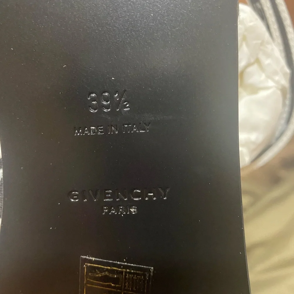 ❤️ Authentic Givenchy Sandals - Picture 9 of 9